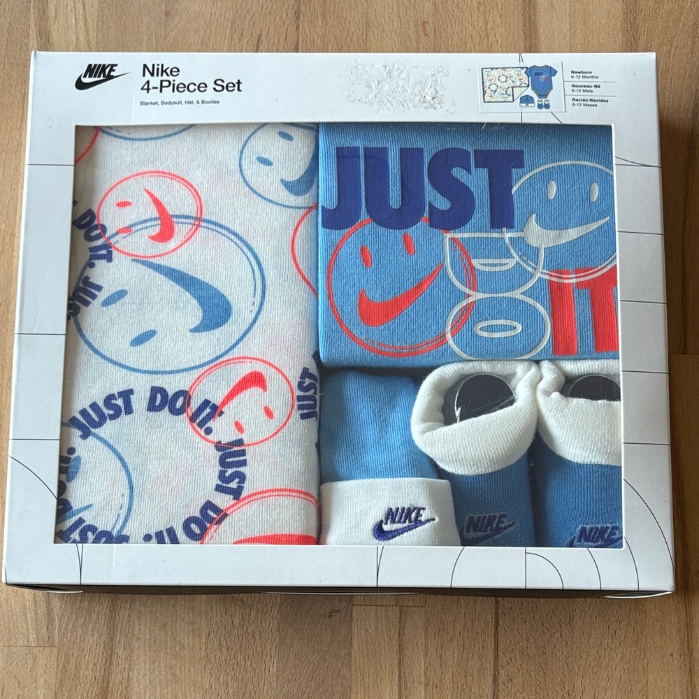 Nike 4-Piece baby gift set